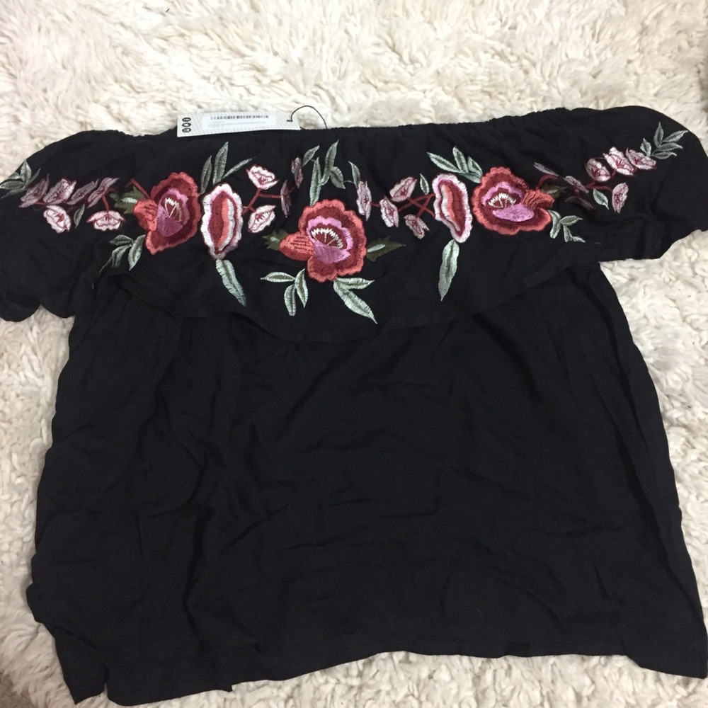 SUPER CUTE off the shoulder rose top